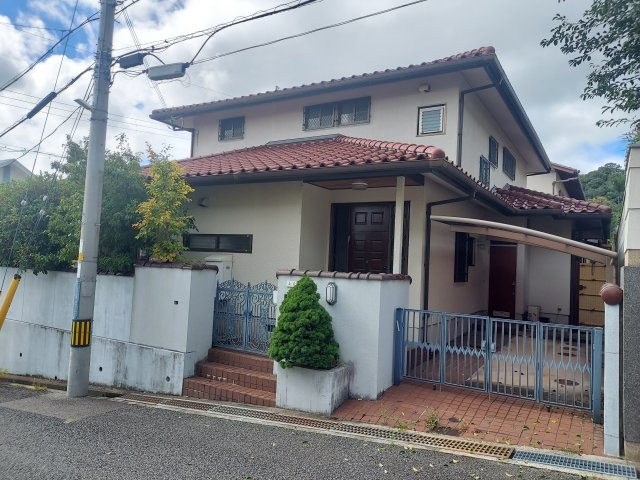 宝塚市中山五月台5丁目一戸建の外観