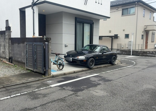 【冷暖房・空調設備】 | 床下換気口は、床下に湿気がこもることを防ぎ、効果的に換気を行うために設置されています。床下換気口が設置されていない建物は、基礎パッキング工法などにより換気を行なっています。詳細は現地でご確認ください。