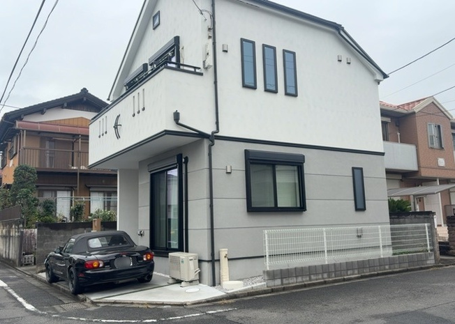 【外観】 | 隣家の土地はどうなっているのか、生活利便施設が近くにあるのか、学校まで近いかなど、お客様のライフスタイルにあわせたイメージが重要です。また、近くにあると困る施設が近くにないかも確認するといいでしょう。