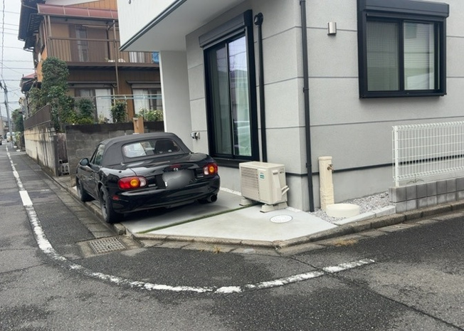 【駐車場】 | 駐車場と明記されていても、最小スペースでつくられた駐車場だと大型車は駐車できなかったり、出入りしにくくなったりする可能性があります。お車のサイズと購入したい物件の駐車場のサイズを現地で確認しましょう。