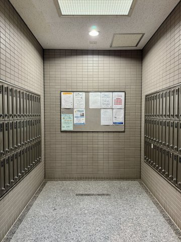 ジェイハイム豊田本郷のその他共用部分|集合ポストと掲示板になります。