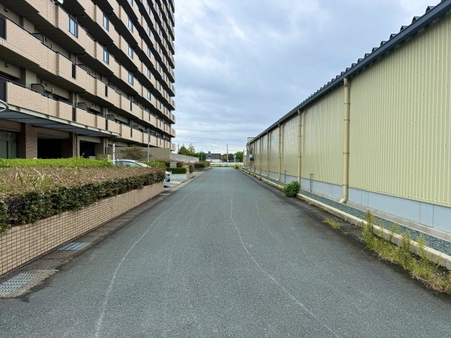 ジェイハイム豊田本郷の周辺|南側前面道路を西側から東向きに撮影しました。