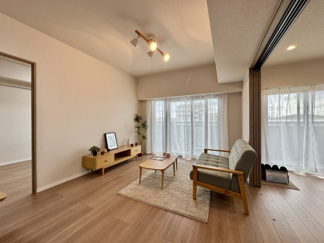 ジェイハイム豊田本郷の居間・リビング|開放感が感じられるリビングとなっております♪