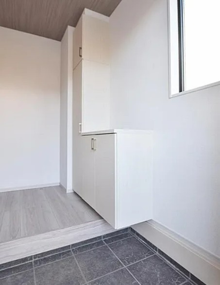 【新築】鶴ヶ島市南町１期 ２号棟の玄関|明るい玄関ホールです！