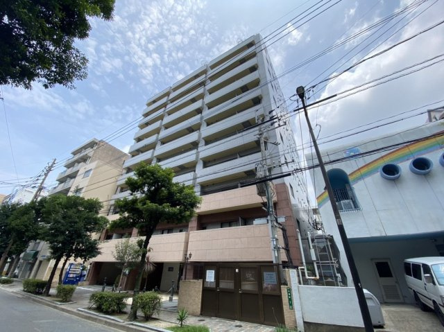 ダイナコート大博通りの外観