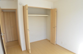 【収納】 | さいたま市西区佐知川　新築（全２棟） | 奥行のある収納力抜群のクローゼット。全ての服が見てわかるので選択がしやすいのが何より便利です。