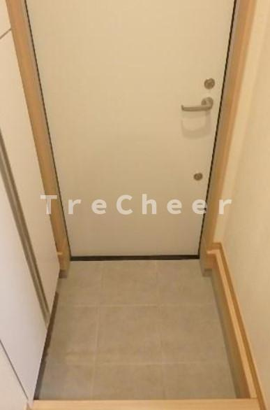 ロウハウス王子本町(ROW HOUSE王子本町)の玄関