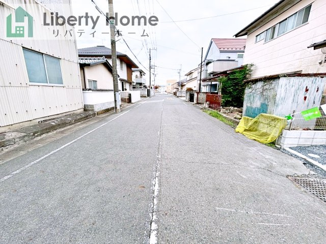 水戸市本町1期　新築戸建の前面道路含む現地写真