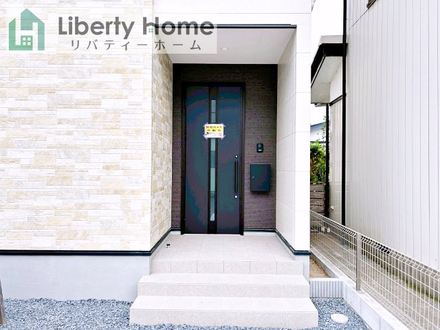 水戸市本町1期　新築戸建の玄関