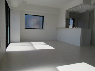 【居間・リビング】 | エルシャルム能見台 | 前回募集時