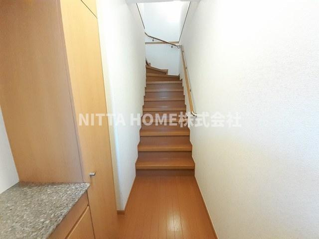 フラットワンＡの玄関|もちろんシューズボックスも完備しています◎