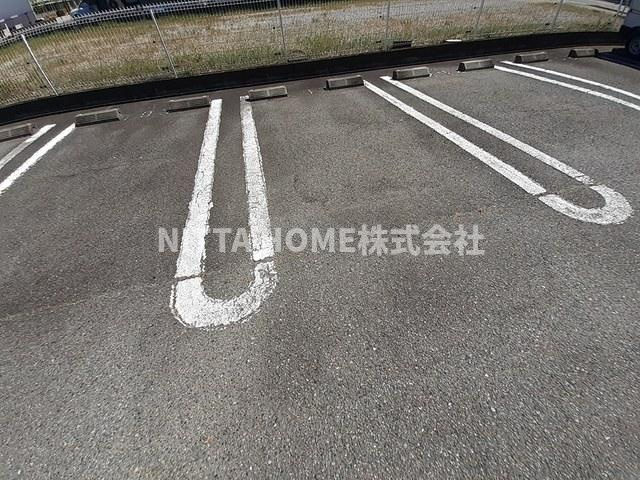 フラットワンＡの駐車場|敷地内駐車場に空きが有ります◇