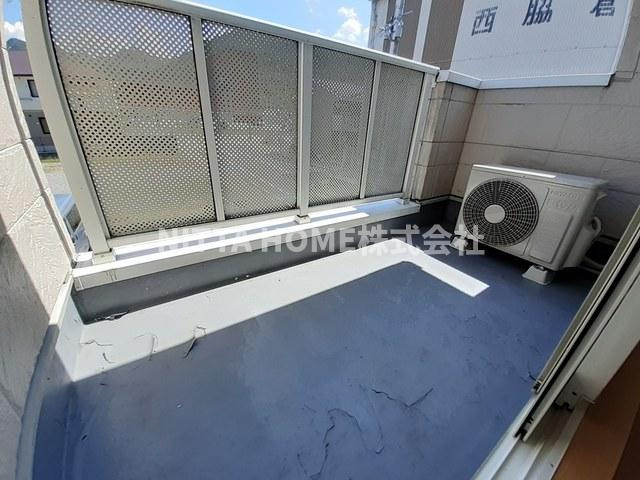 フラットワンＡのバルコニー|リビングにバルコニーがついています◇