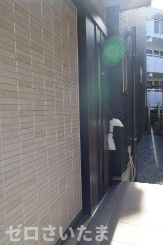 南区大谷場２丁目3-7新築一戸建てライフバディ サンセリテの玄関|撮影日 2025年10月23日 13:25 晴れ