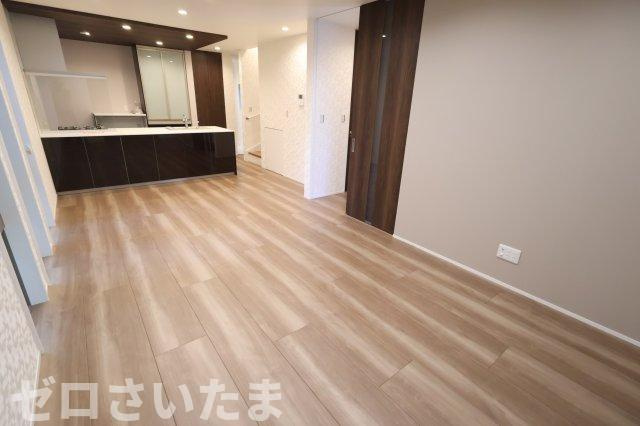 南区大谷場２丁目3-7新築一戸建てライフバディ サンセリテの居間・リビング|撮影日 2025年10月23日 13:25 晴れ