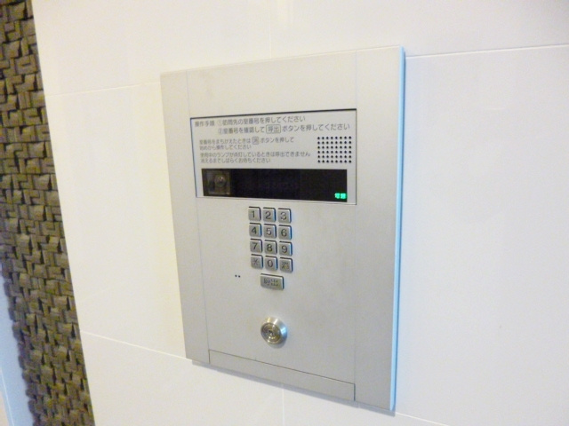 ラ・クレール・フォンテーヌのセキュリティ|オートロック完備しています！