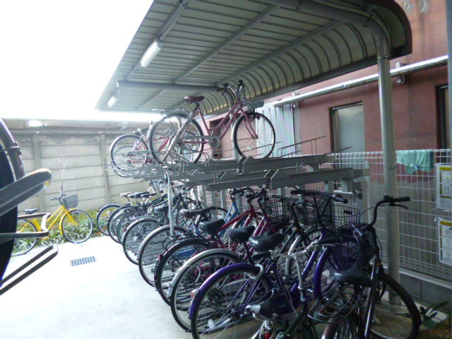 ラ・クレール・フォンテーヌの駐車場|広々とした駐輪スペース♪