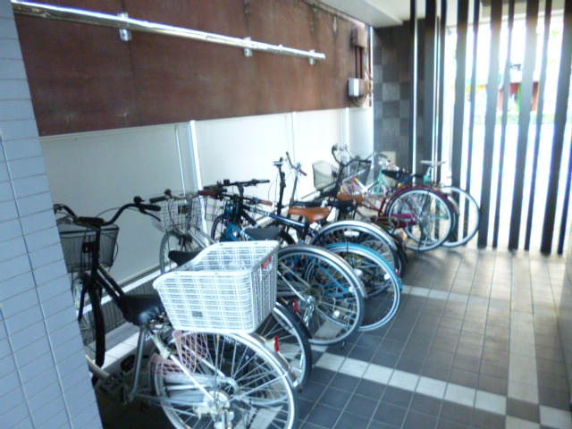 ラ・クレール・フォンテーヌの駐車場|駐輪場も敷地内にございます♪