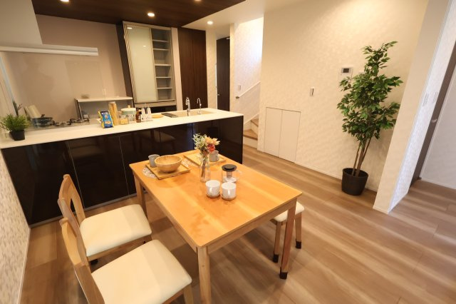 南区大谷場２丁目3-7新築一戸建てライフバディ サンセリテの居間・リビング|撮影日 2025年10月23日 13:20 晴れ