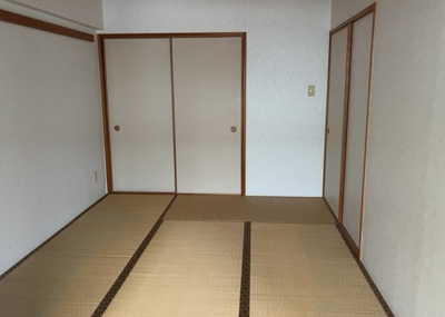 【寝室】 | サンヴェール橋本ツインタワー　ステージ２ | 寝室でゆっくりと過ごすためにはベッド周りの適度な空間を担保することや窓の位置、照明の明るさ、寝室の広さなどを考える必要があります。自身や家族の構成とライフスタイルに併せて寝室にする部屋を選びましょう！