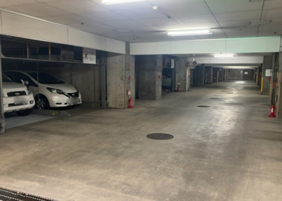 【駐車場】 | サンヴェール橋本ツインタワー　ステージ２ | 車一台あたりに必要なスペースは、標準サイズの普通自動車で横幅2m50cm、長さ5mは必要になります。ただし、乗降のことも考慮して横幅3m30cm、長さ5m50cmほどは確保できるところを選びましょう。