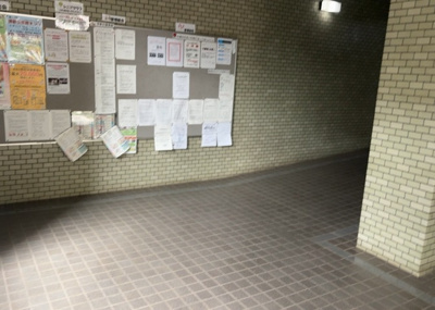 【ロビー】 | サンヴェール橋本ツインタワー　ステージ２ | ロビーというと、エントランスと何がちがうの？と思いますよね。実はロビーとエントランスには明確な決まりはありません。物件によっては、エントランスを入って広がるある程度の広さのある空間がロビーとなります。