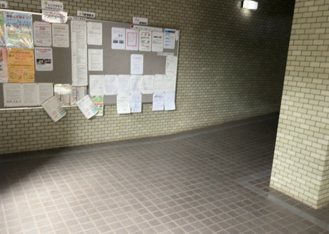 【ロビー】 | サンヴェール橋本ツインタワー　ステージ２ | ロビーというと、エントランスと何がちがうの？と思いますよね。実はロビーとエントランスには明確な決まりはありません。物件によっては、エントランスを入って広がるある程度の広さのある空間がロビーとなります。