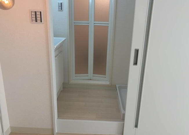 【脱衣所】 | サンヴェール橋本ツインタワー　ステージ２ | 洗面脱衣所は「体を綺麗に整える場所」という目的と役割を持っています。そして便利で使い勝手のいい「体を綺麗に整える場所」にするためには、配置や動線、照明や収納計画をしっかりと検討しておく必要があります。