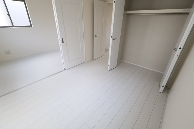 《仲介手数料無料》西区三橋６丁目1649新築一戸建てハートフルタウンの洋室|撮影日 2025年11月18日 14:30 晴れ