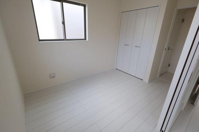 《仲介手数料無料》西区三橋６丁目1649新築一戸建てハートフルタウンの洋室|撮影日 2025年11月18日 14:30 晴れ