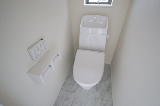 《仲介手数料無料》西区三橋６丁目1649新築一戸建てハートフルタウンのトイレ|撮影日 2025年11月18日 14:30 晴れ