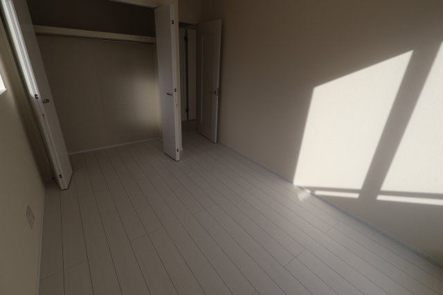 《仲介手数料無料》西区三橋６丁目1649新築一戸建てハートフルタウンの洋室|撮影日 2025年11月18日 14:30 晴れ