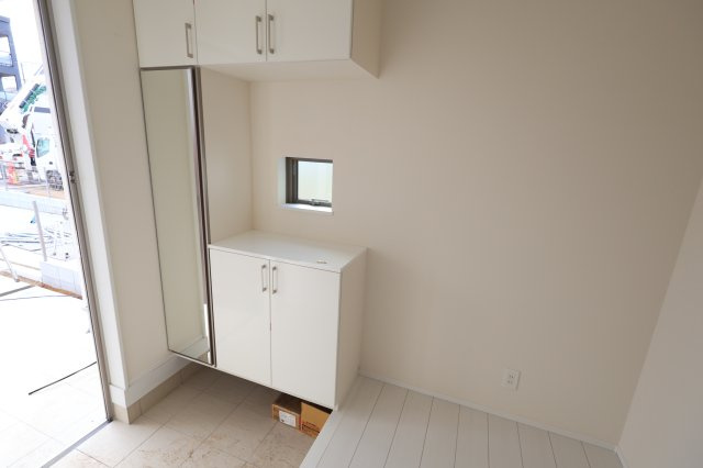 《仲介手数料無料》西区三橋６丁目1649新築一戸建てハートフルタウンの玄関|撮影日 2025年11月18日 14:30 晴れ