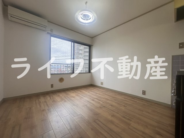 RH小阪の居間・リビング|こちらのリビングで趣味の時間をお楽しみください