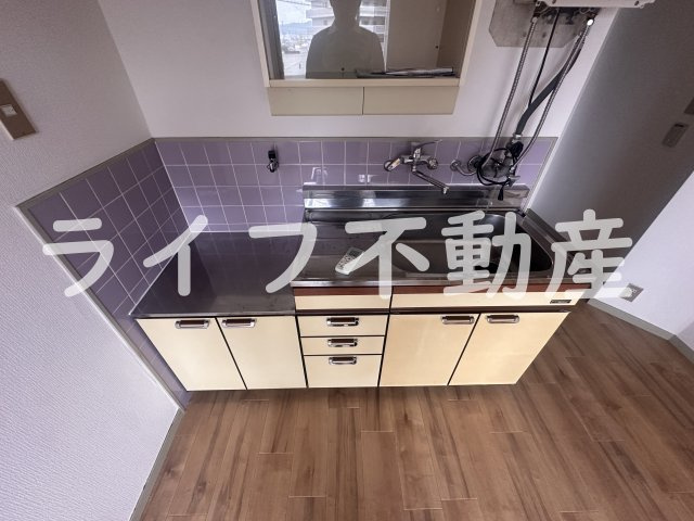 RH小阪のキッチン|コンパクトなキッチンで掃除もラクラク