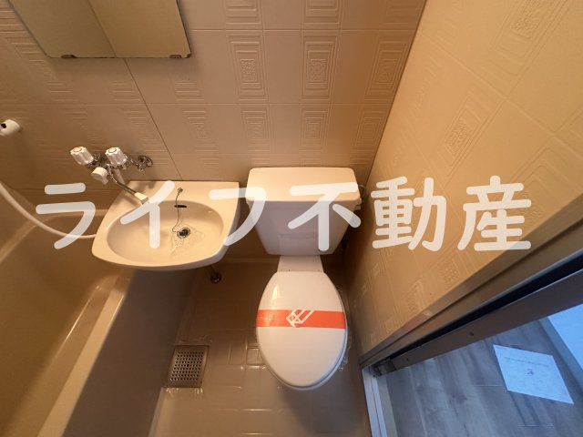 RH小阪のトイレ|落ち着いた色調のトイレです