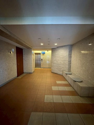 ジュネーゼグラン上本町のロビー|建物の内部です