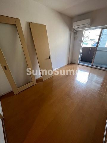 ジュネーゼグラン上本町の居間・リビング|こちらのリビングで趣味の時間をお楽しみください