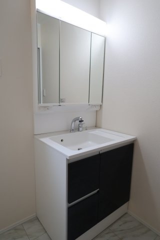 《仲介手数料無料》西区三橋６丁目1649新築一戸建てハートフルタウンの独立洗面台|撮影日 2025年11月18日 14:30 晴れ