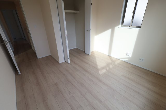 《仲介手数料無料》西区三橋６丁目1649新築一戸建てハートフルタウンの洋室|撮影日 2025年11月18日 14:30 晴れ