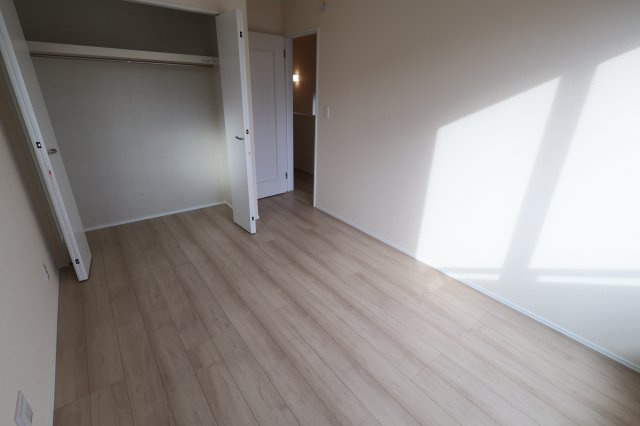 《仲介手数料無料》西区三橋６丁目1649新築一戸建てハートフルタウンの洋室|撮影日 2025年11月18日 14:30 晴れ