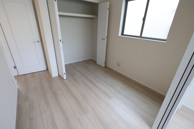 《仲介手数料無料》西区三橋６丁目1649新築一戸建てハートフルタウンの洋室|撮影日 2025年11月18日 14:30 晴れ