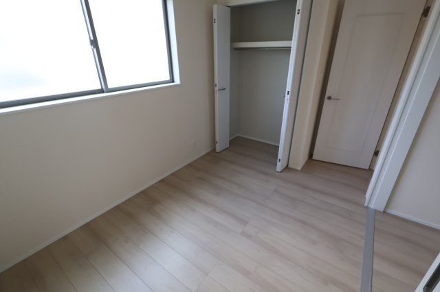 《仲介手数料無料》西区三橋６丁目1649新築一戸建てハートフルタウンの洋室|撮影日 2025年11月18日 14:30 晴れ