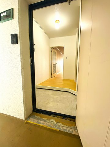 熱海サニーハイツの玄関