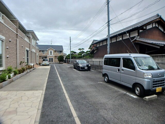 グラン　ジェルメⅡの駐車場