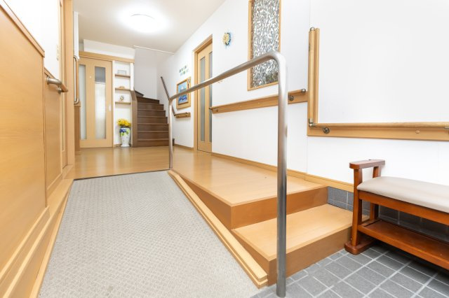 【玄関】 | 小牧市光ケ丘2丁目64-8