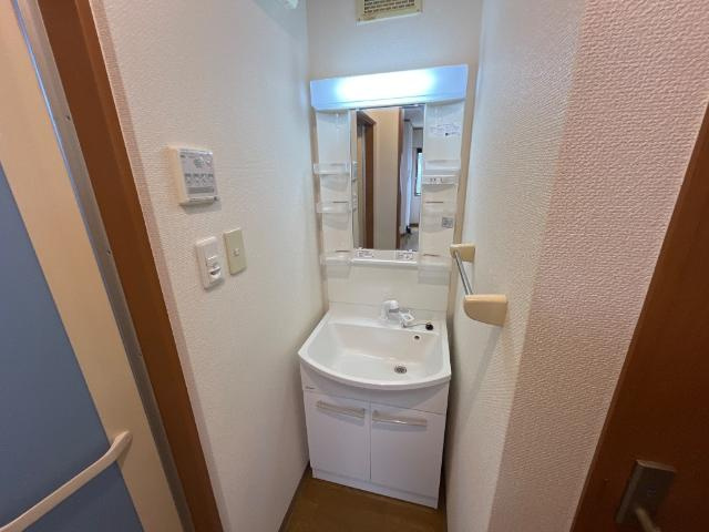 プリムローズＡの洗面所|洗髪洗面化粧台