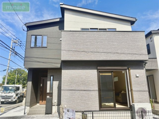 【外観】 | 小学校６分　オール電化　太陽光発電　宅配ボックス　1号棟　東初富