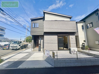 【外観】 | 小学校６分　オール電化　太陽光発電　宅配ボックス　1号棟　東初富