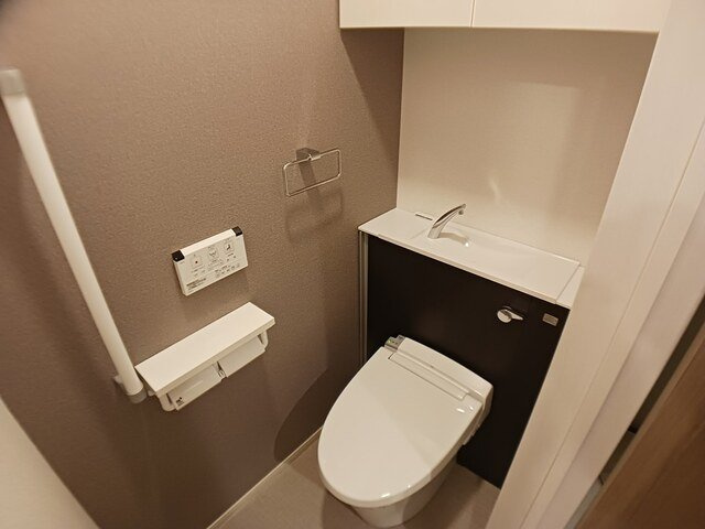 リエ－ト　佐太のトイレ|落ち着いた色調のトイレです